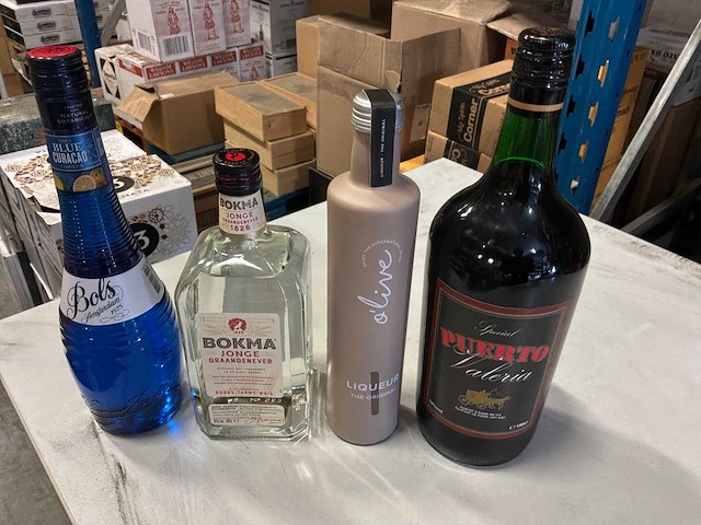 Partij aperitieven, likeur en jenever - afbeelding 1 van  3
