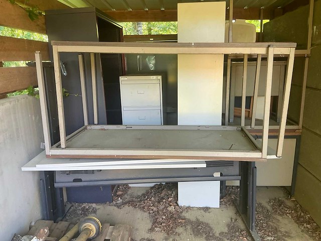 Partij archiefkast en tafels - afbeelding 2 van  7