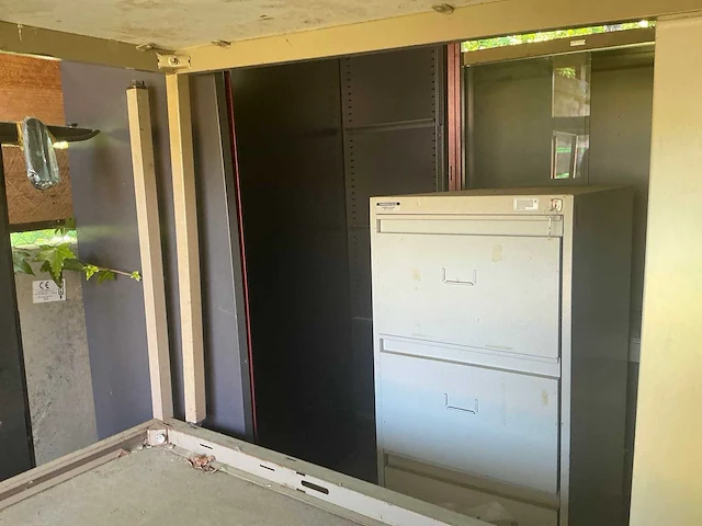 Partij archiefkast en tafels - afbeelding 5 van  7