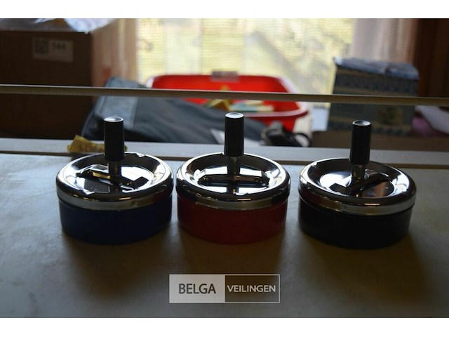 Partij asbakken - afbeelding 1 van  3