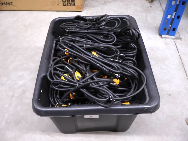 Partij audio kabels in doos - afbeelding 1 van  4