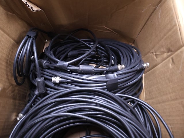Partij audio kabels in doos - afbeelding 2 van  5