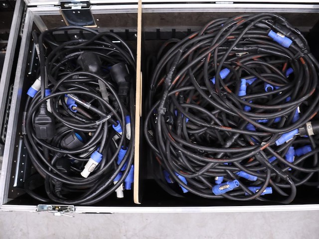 Partij audio kabels in koffer - afbeelding 3 van  5