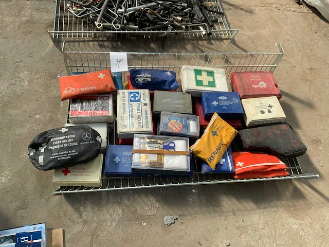 Partij auto benodigdheden - afbeelding 2 van  9