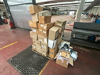 Partij auto-onderdelen, o.a. buitenspiegels, diverse dozen - afbeelding 2 van  5