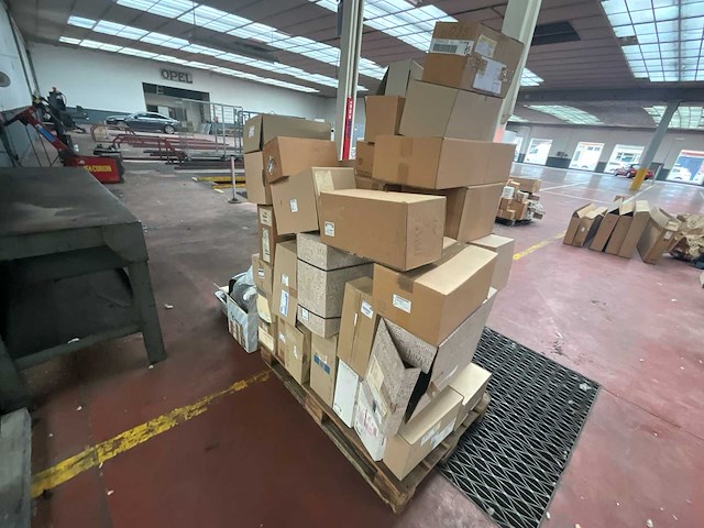 Partij auto-onderdelen, o.a. buitenspiegels, diverse dozen - afbeelding 5 van  5