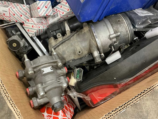 Partij auto-onderdelen voor volvo - afbeelding 6 van  7