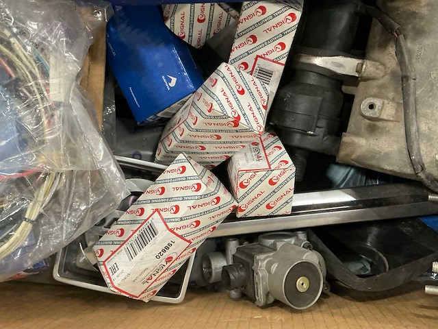 Partij auto-onderdelen voor volvo - afbeelding 2 van  7