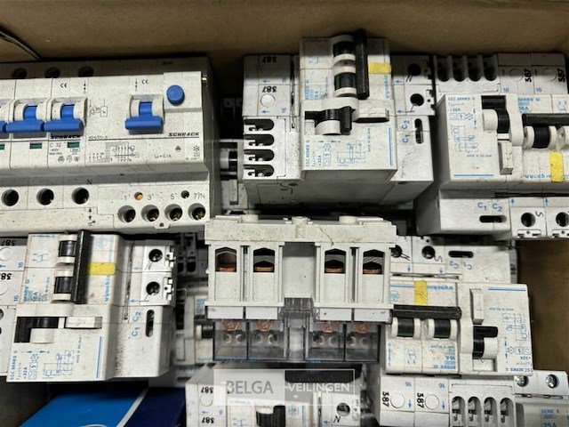 Partij automatische zekeringen - afbeelding 4 van  6