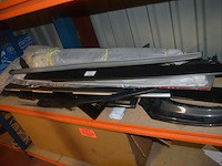 Partij autoonderdelen w.o. kappen, uitlaten, sturen, lampen, roosters, enz - afbeelding 4 van  40