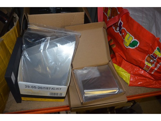 Partij autoonderdelen w.o. kappen, uitlaten, sturen, lampen, roosters, enz - afbeelding 6 van  40