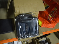 Partij autoonderdelen w.o. kappen, uitlaten, sturen, lampen, roosters, enz - afbeelding 8 van  40