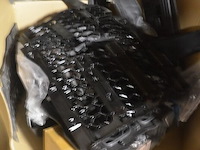 Partij autoonderdelen w.o. kappen, uitlaten, sturen, lampen, roosters, enz - afbeelding 9 van  40