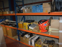 Partij autoonderdelen w.o. kappen, uitlaten, sturen, lampen, roosters, enz