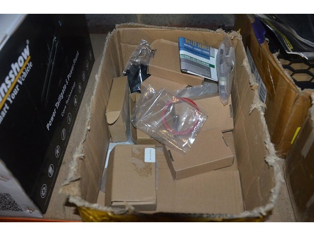 Partij autoonderdelen w.o. kappen, uitlaten, sturen, lampen, roosters, enz - afbeelding 17 van  40