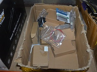 Partij autoonderdelen w.o. kappen, uitlaten, sturen, lampen, roosters, enz - afbeelding 17 van  40