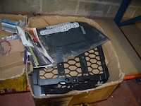 Partij autoonderdelen w.o. kappen, uitlaten, sturen, lampen, roosters, enz - afbeelding 19 van  40