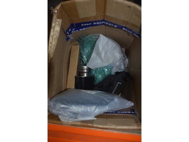 Partij autoonderdelen w.o. kappen, uitlaten, sturen, lampen, roosters, enz - afbeelding 21 van  40