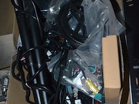 Partij autoonderdelen w.o. kappen, uitlaten, sturen, lampen, roosters, enz - afbeelding 22 van  40