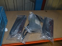 Partij autoonderdelen w.o. kappen, uitlaten, sturen, lampen, roosters, enz - afbeelding 26 van  40