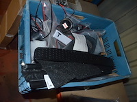 Partij autoonderdelen w.o. kappen, uitlaten, sturen, lampen, roosters, enz - afbeelding 27 van  40