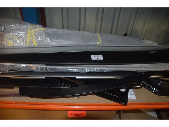 Partij autoonderdelen w.o. kappen, uitlaten, sturen, lampen, roosters, enz - afbeelding 28 van  40