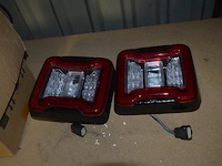 Partij autoonderdelen w.o. kappen, uitlaten, sturen, lampen, roosters, enz - afbeelding 29 van  40