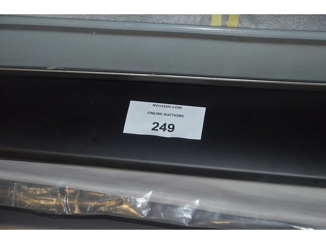 Partij autoonderdelen w.o. kappen, uitlaten, sturen, lampen, roosters, enz - afbeelding 30 van  40