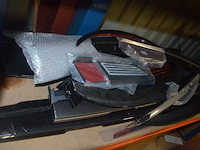 Partij autoonderdelen w.o. kappen, uitlaten, sturen, lampen, roosters, enz - afbeelding 33 van  40