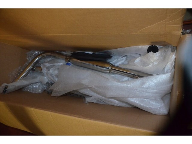 Partij autoonderdelen w.o. kappen, uitlaten, sturen, lampen, roosters, enz - afbeelding 35 van  40