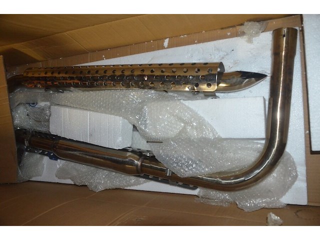 Partij autoonderdelen w.o. kappen, uitlaten, sturen, lampen, roosters, enz - afbeelding 36 van  40