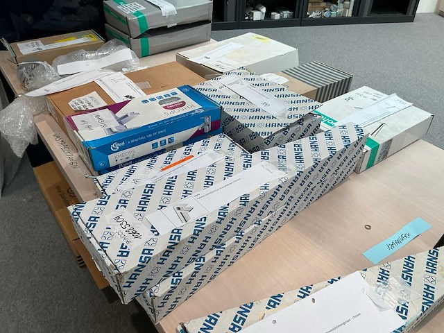 Partij badkamertoebehoren - afbeelding 2 van  24