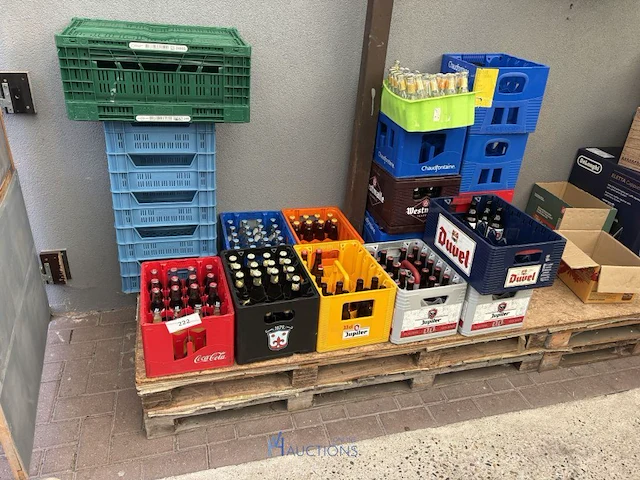 Partij bakken, leeggoed en dranken - afbeelding 1 van  18