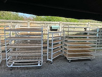 Partij bakkerij rekken + broodrekken + manden - afbeelding 1 van  8