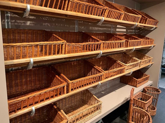 Partij bakkerij rekken + broodrekken + manden - afbeelding 3 van  8