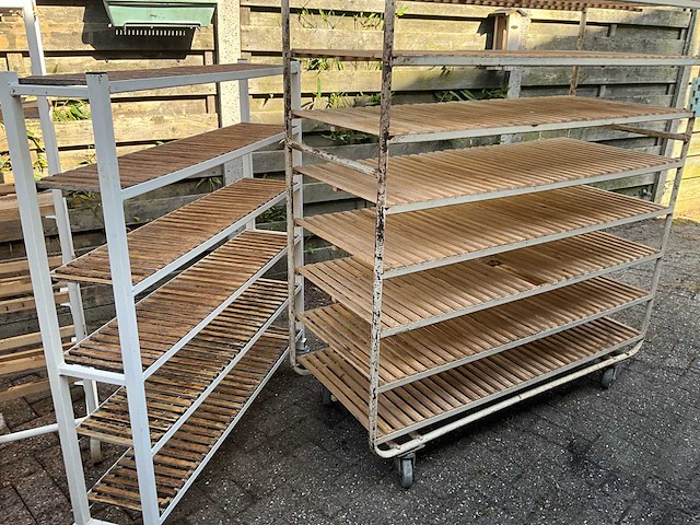 Partij bakkerij rekken + broodrekken + manden - afbeelding 7 van  8