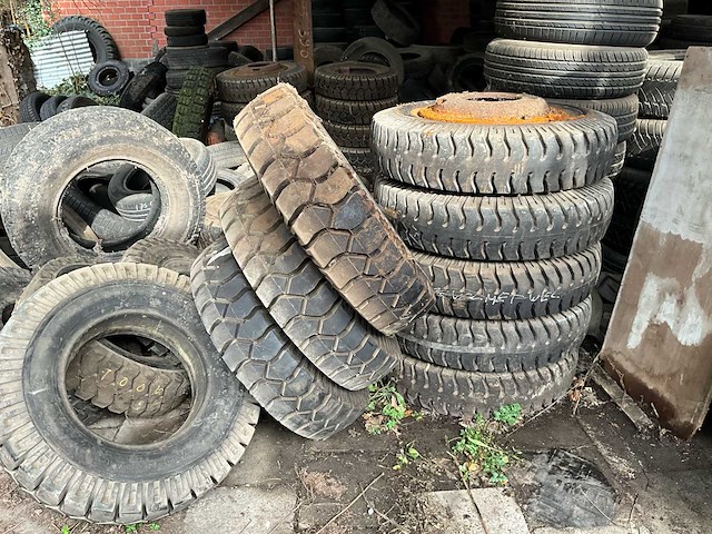 Partij banden (17x) - afbeelding 1 van  6