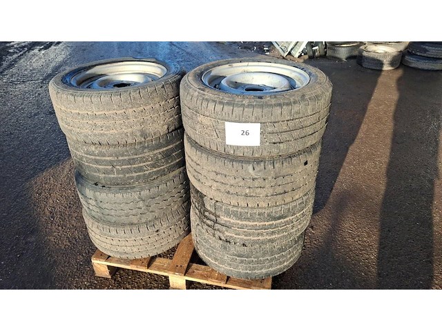 Partij banden 195/50r13 met velg 8 stuks - afbeelding 1 van  1