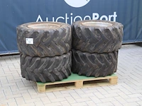 Partij banden bkt 15.0/55-17 4stuks voor giant shovel