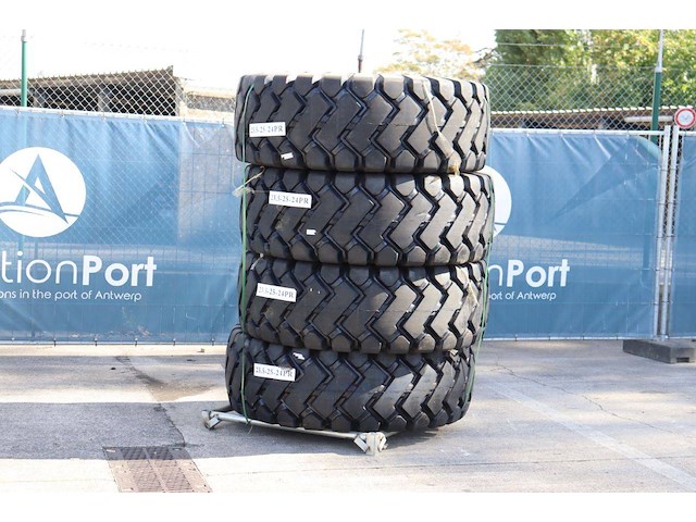 Partij banden forcestone 23.5-25-24pr 4stuks nieuw - afbeelding 1 van  1