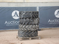 Partij banden goodyear 15.5/80-24 4 stuks - afbeelding 1 van  1