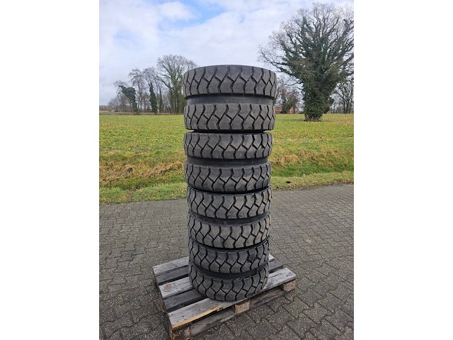 Partij banden met velgen wide-wall 7.50x15 8stuks nieuw - afbeelding 1 van  1