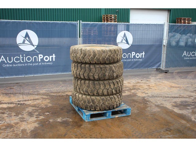 Partij banden nokia 12.00-20 4stuks - afbeelding 1 van  1