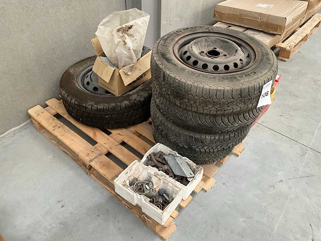 Partij banden op velg - afbeelding 1 van  2