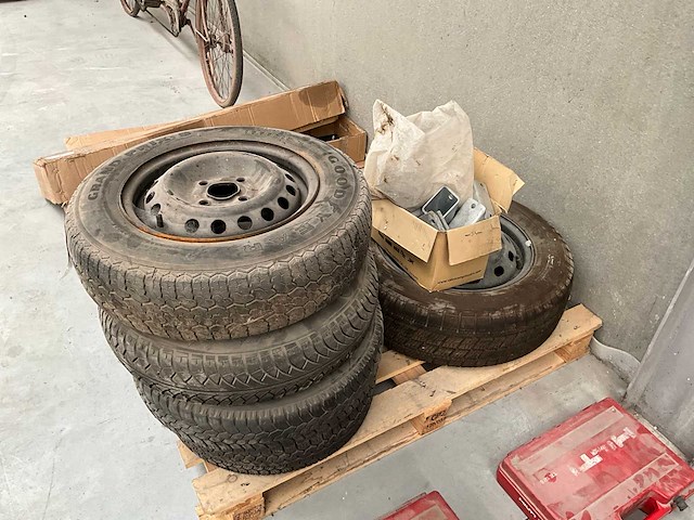 Partij banden op velg - afbeelding 2 van  2