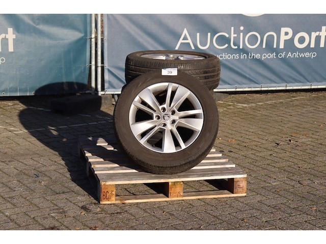 Partij banden pirelli scorpion 235/55r18 - afbeelding 1 van  1