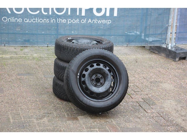 Partij banden semperit 205/60 r 16 h met velg 4 stuks (marge) - afbeelding 1 van  1