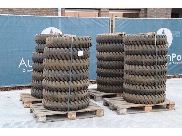 Partij banden uniroyal 8.25-15 nhs - afbeelding 1 van  1