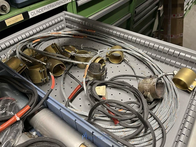 Partij bandverwarmingen, thermokoppels en spuitneuzen - afbeelding 7 van  54