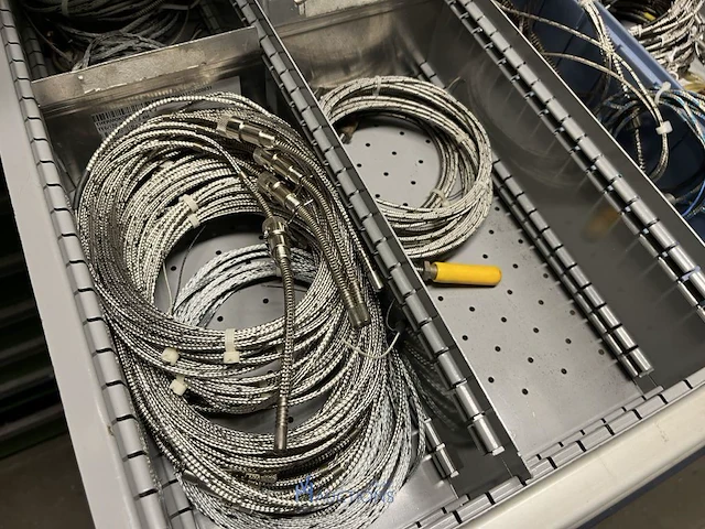 Partij bandverwarmingen, thermokoppels en spuitneuzen - afbeelding 13 van  54